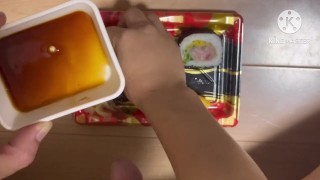 【無修正】お寿司をザーメン醤油で食べてみた 素人　射精　手コキ　中出し　種付け　精液　ぶっかけ　無修正　まんこ　勃起　包茎　汁　ホモ　ゲイ